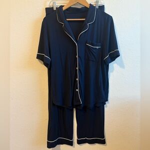 Cozy Earth Navy Short-Sleeve Women's Pajama Set with White Piping Size Large